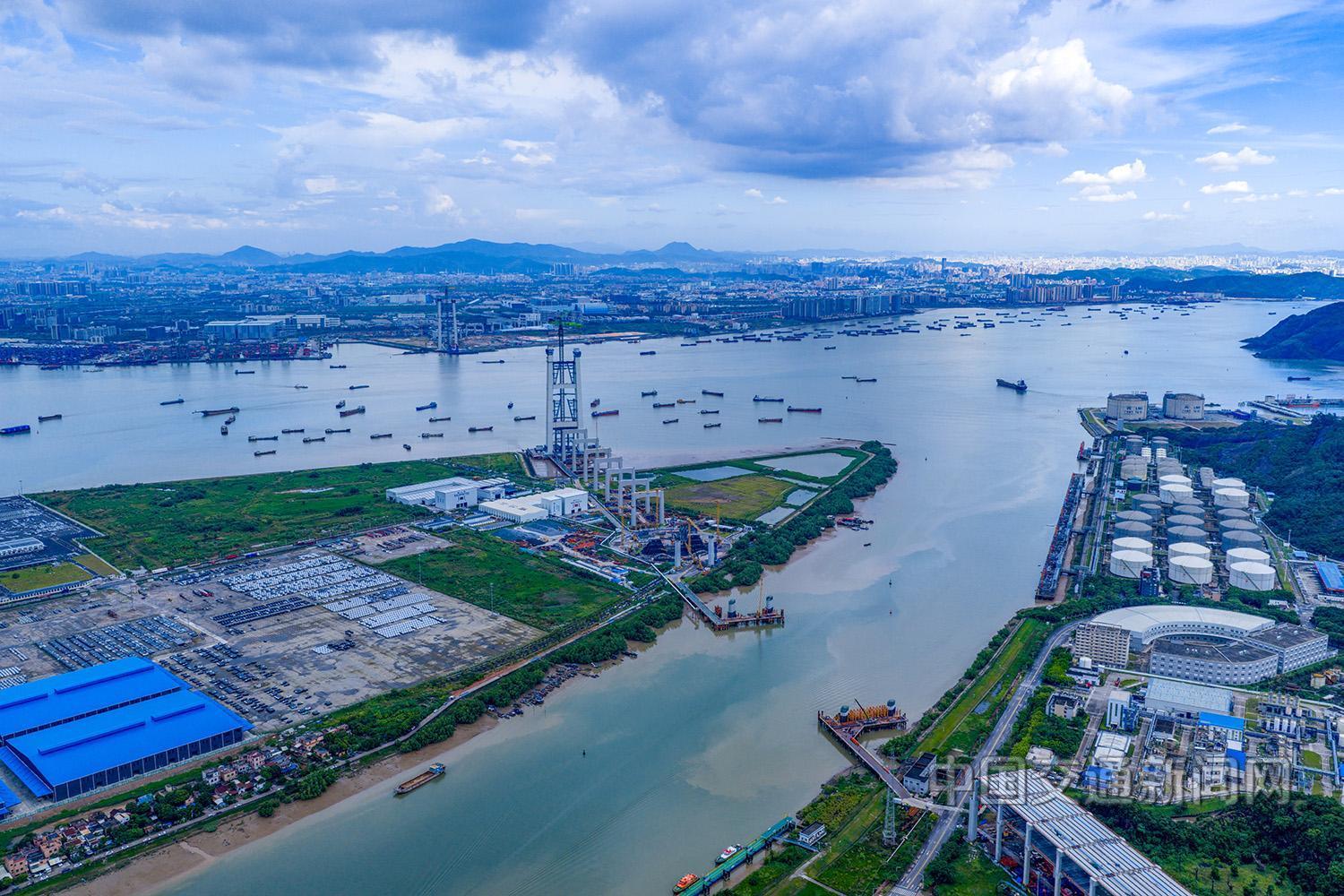 粵港澳大灣區(qū)獅子洋大橋主橋索塔建設(shè)高度突破200米